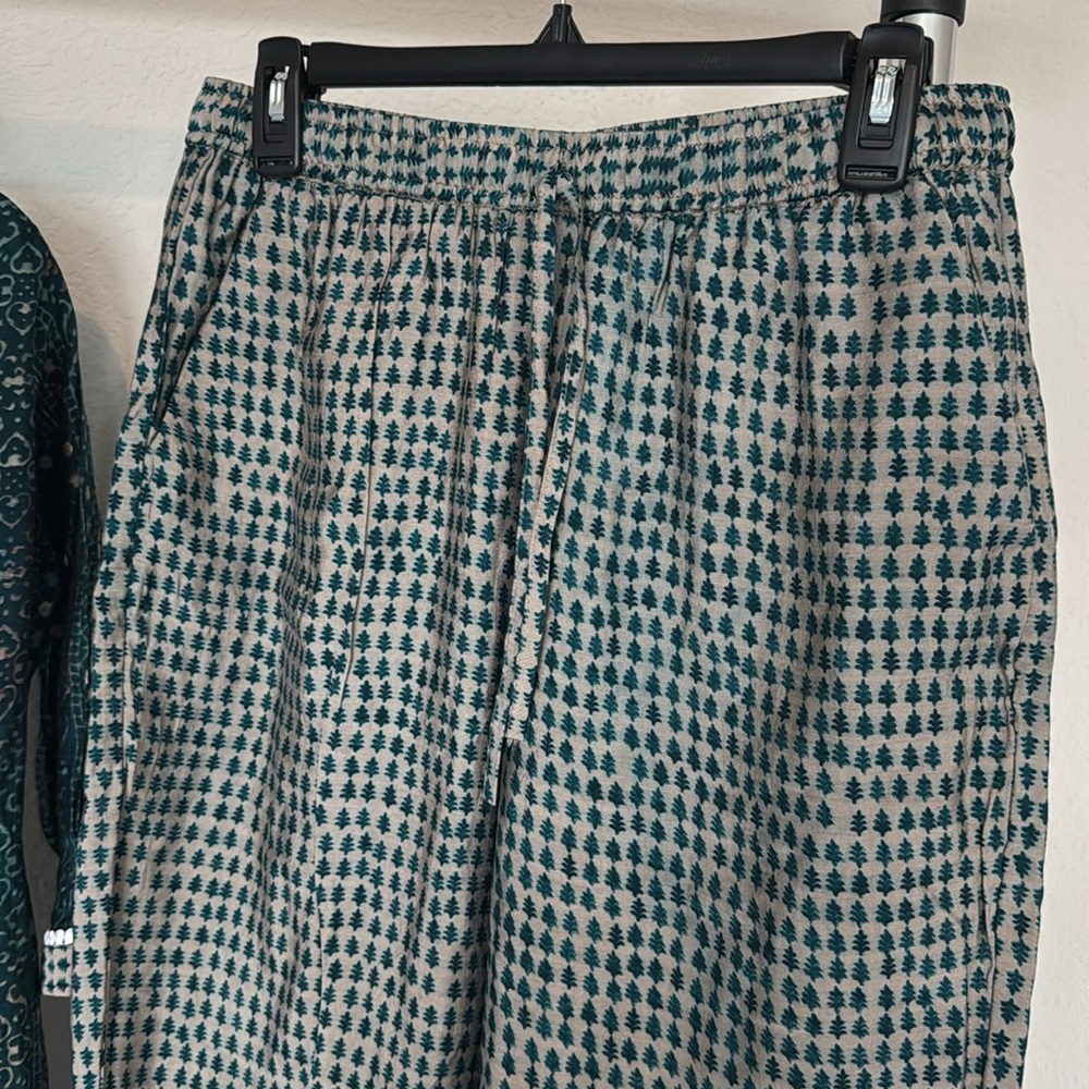 Green Kurti with pants..Indian clothing - Picture 3 of 5
